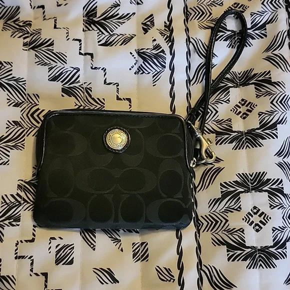 Blk Coach Wristlet - Picture 2 of 3